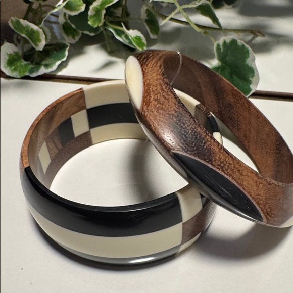 Chico's Black, Cream & Wood Inlay Bangle Set. (BR222) - Picture 5 of 14